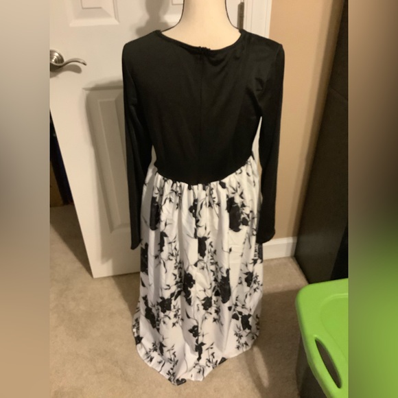 Black and white floral dress - Picture 2 of 3